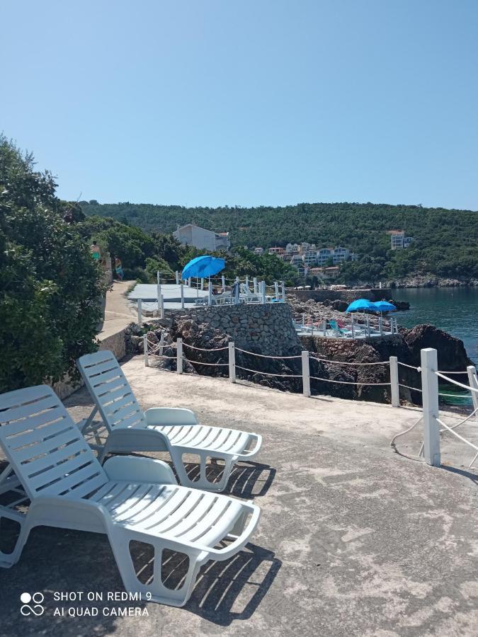 Apartmani Lux Sea Утеха Екстериор снимка