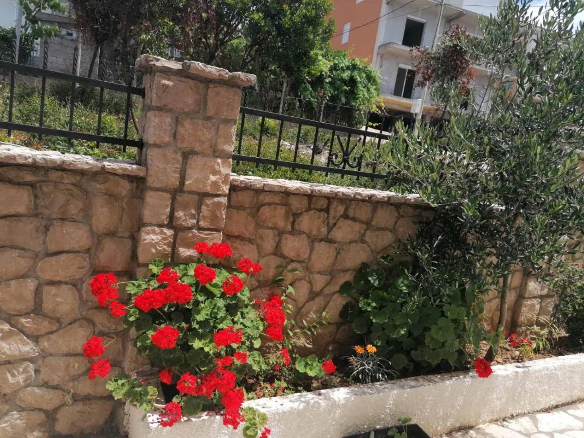 Apartmani Lux Sea Утеха Екстериор снимка