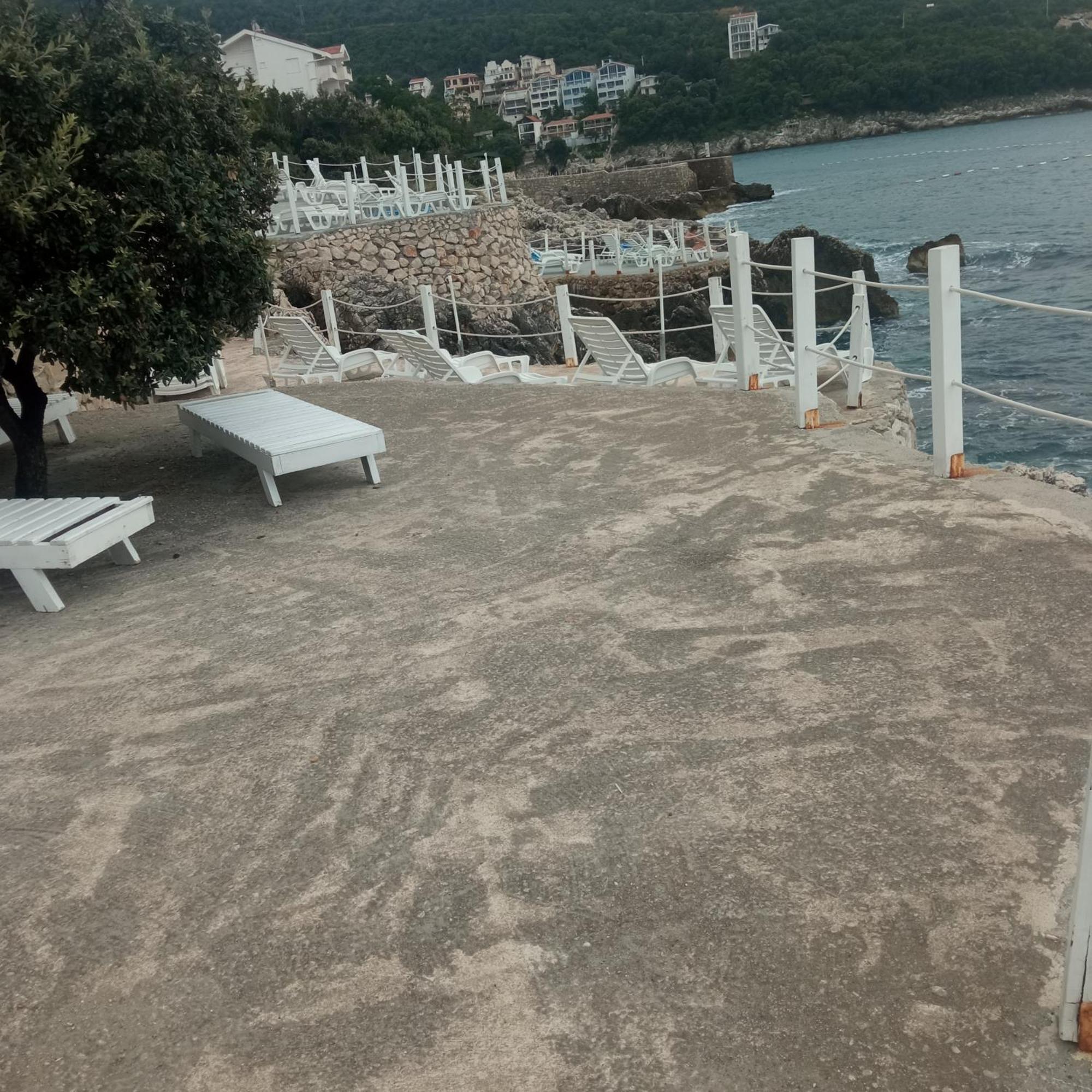 Apartmani Lux Sea Утеха Екстериор снимка