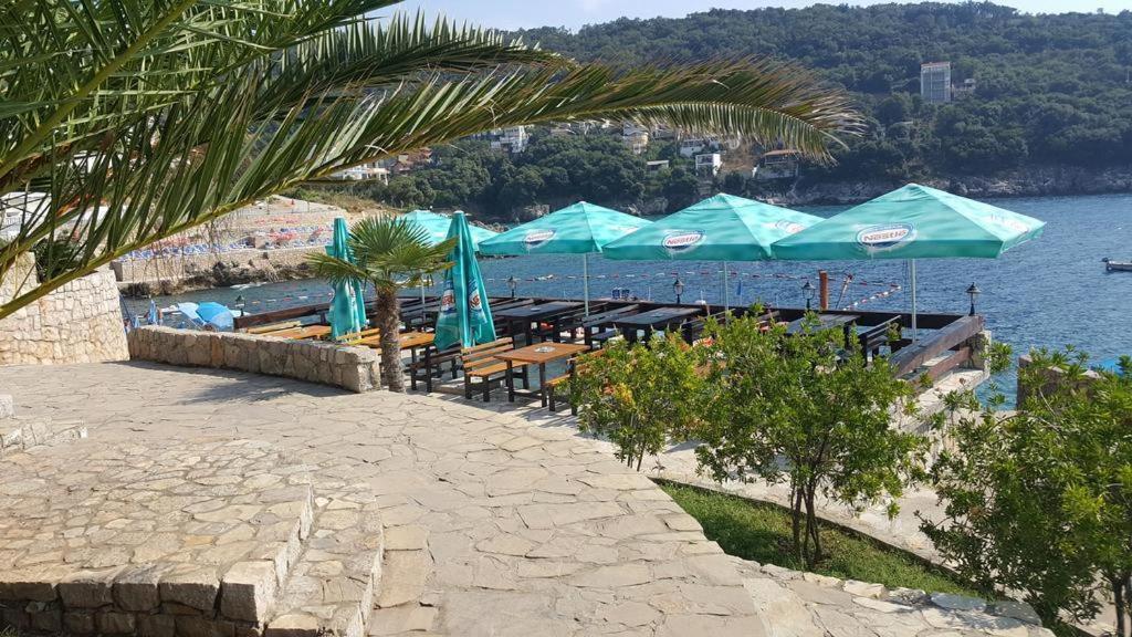 Apartmani Lux Sea Утеха Екстериор снимка