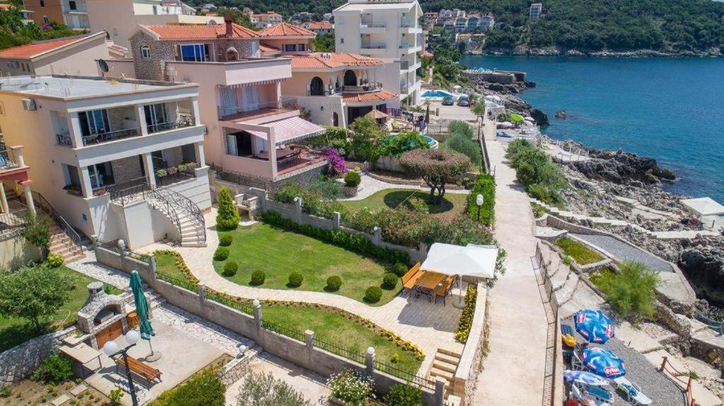 Apartmani Lux Sea Утеха Екстериор снимка