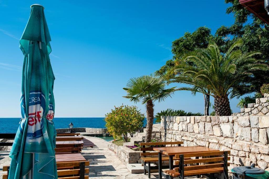 Apartmani Lux Sea Утеха Екстериор снимка