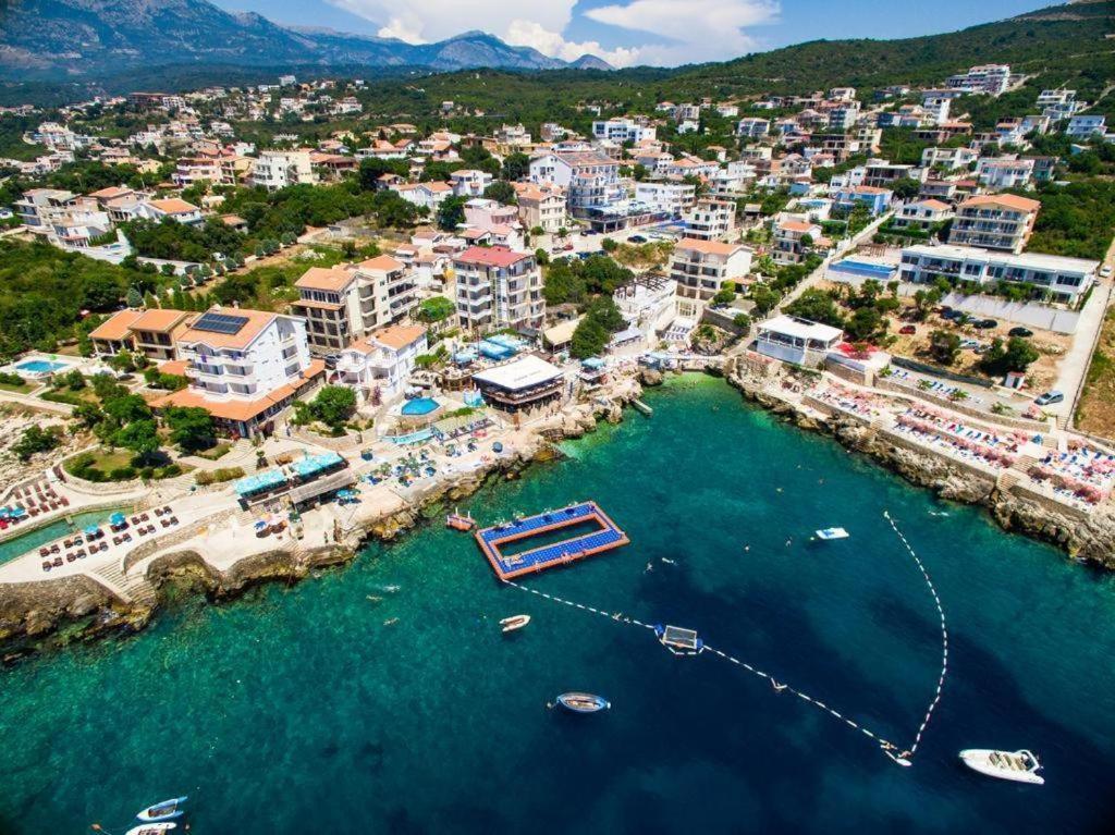 Apartmani Lux Sea Утеха Екстериор снимка